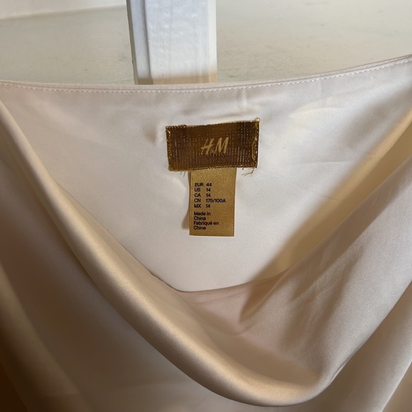 H&M Cowl Neck Cami Satin Top - 14 US - Picture 2 of 6
